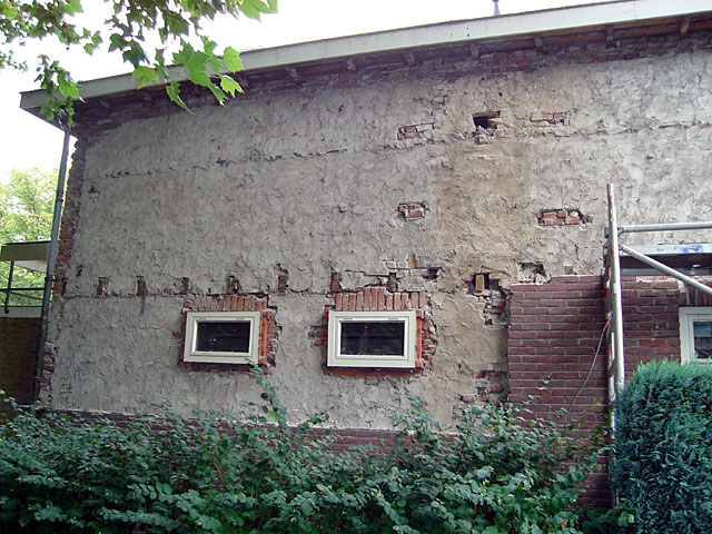 Renovatie herenhuis Geldrop, slopen van het buitenblad (buitenmetselwerk).